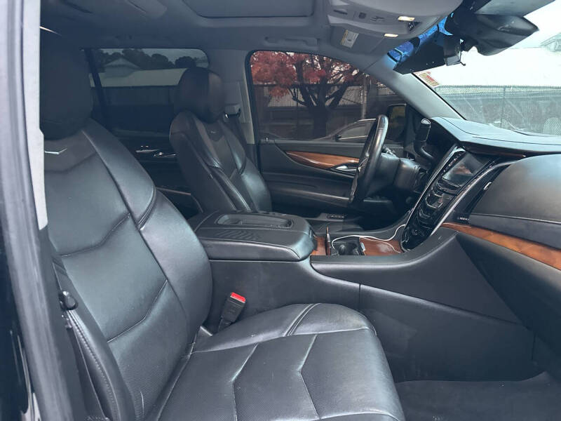 2017 Cadillac Escalade Luxury