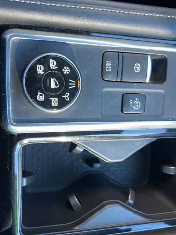 2023 Nissan Pathfinder SV