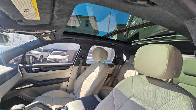 2022 Porsche Cayenne Turbo S E-Hybrid