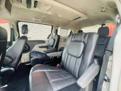 2013 Chrysler Town and Country Touring-L