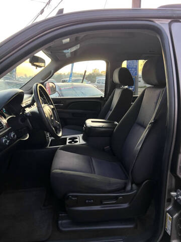 2011 GMC Yukon XL SLE