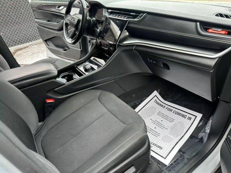 2022 Jeep Grand Cherokee L Laredo