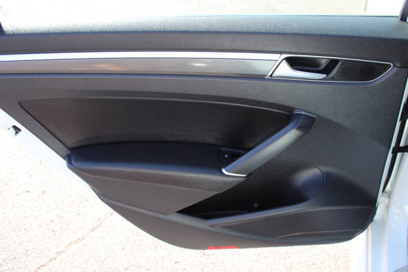 2018 Volkswagen Passat 2.0T R-Line