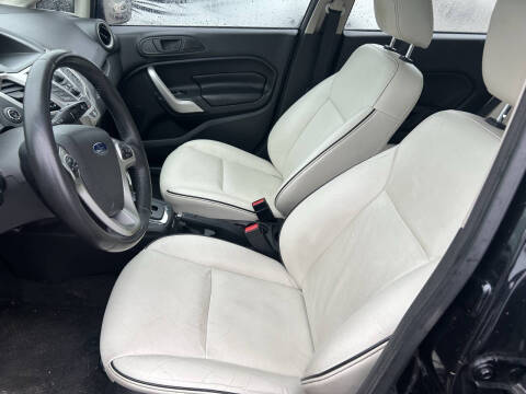 2011 Ford Fiesta SES