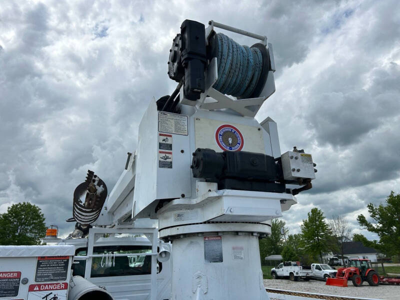 2013 International 7300 Digger Derrick Truck