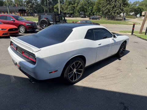 2017 Dodge Challenger SXT Plus