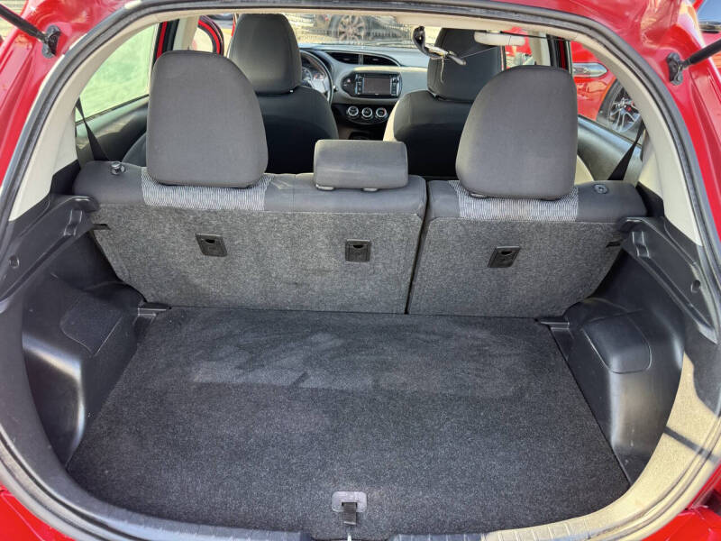 2016 Toyota Yaris 5-Door LE