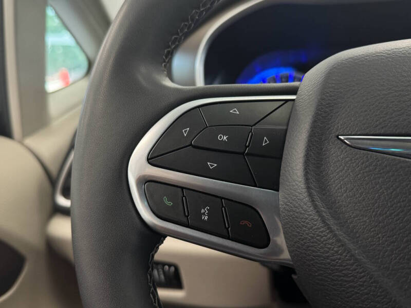 2024 Chrysler Voyager LX
