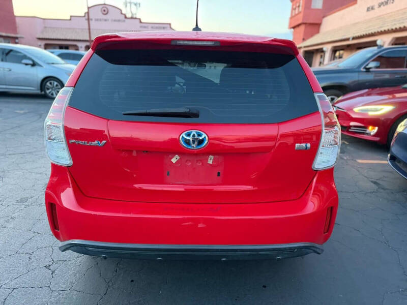 2015 Toyota Prius v Three