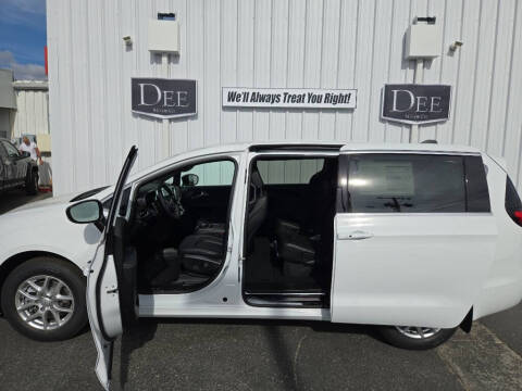 2025 Chrysler Voyager LX