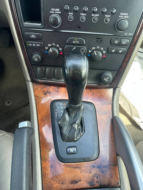 2005 Volvo XC70