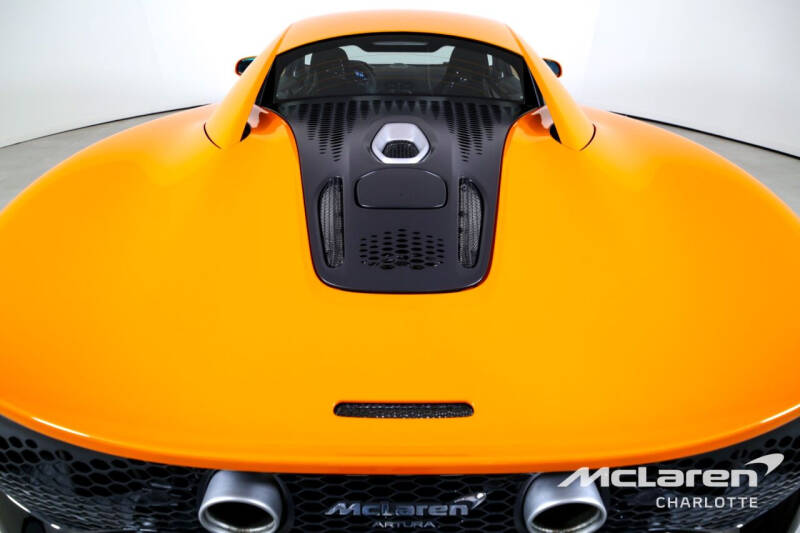 2024 McLaren Artura