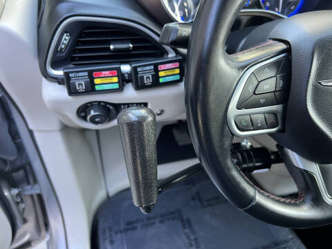 2017 Chrysler Pacifica Touring-L