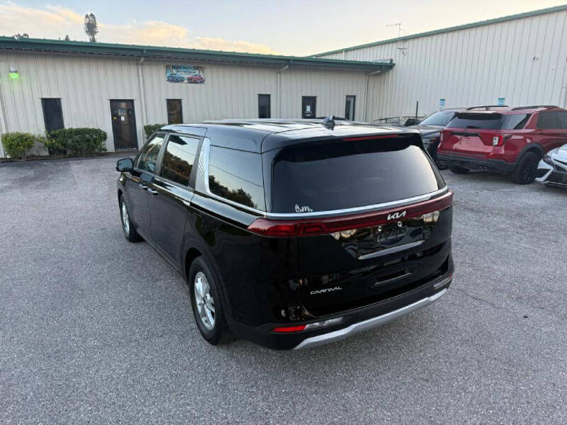 2024 Kia Carnival LX