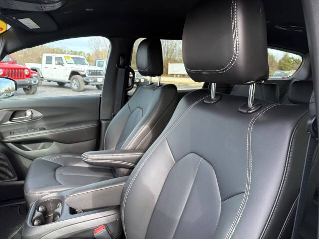 2026 Chrysler Pacifica Select