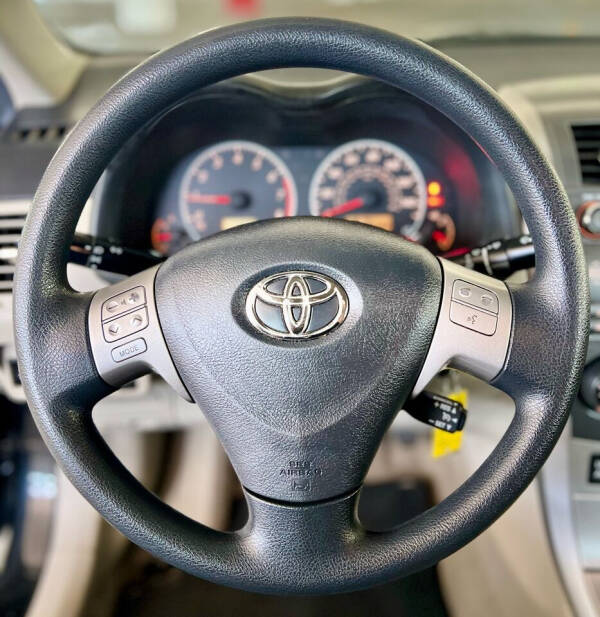 2011 Toyota Corolla LE