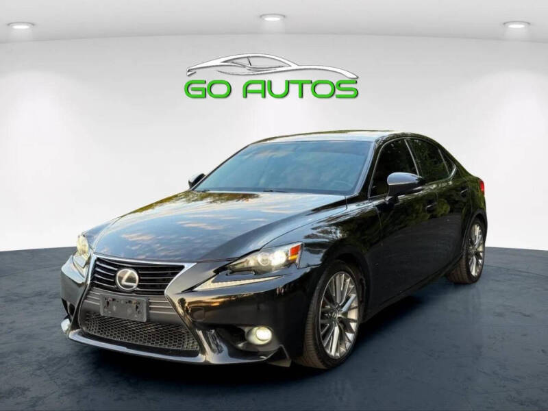 2016 Lexus IS 300's photo