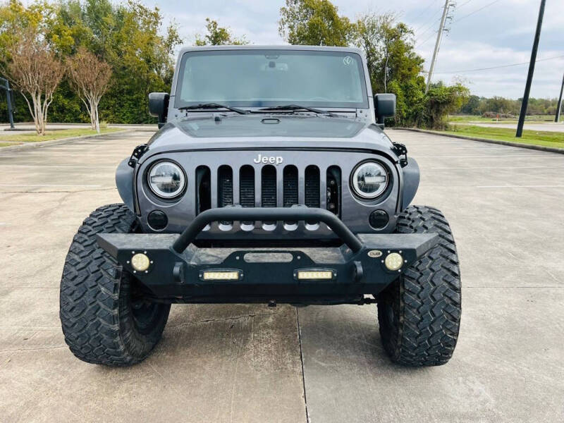 2017 Jeep Wrangler Unlimited Rubicon photo 2