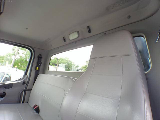 2015 Freightliner M2 106