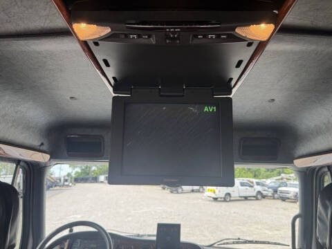 2005 Freightliner M2 106