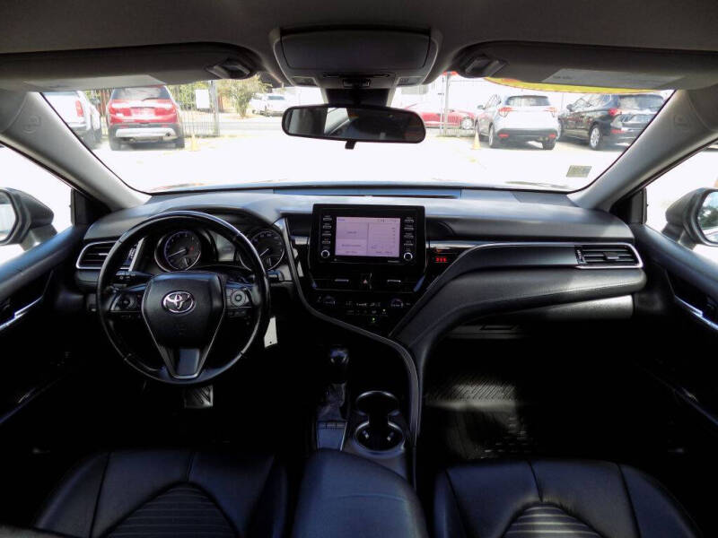 2022 Toyota Camry SE