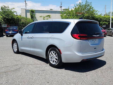 2024 Chrysler Pacifica Touring L