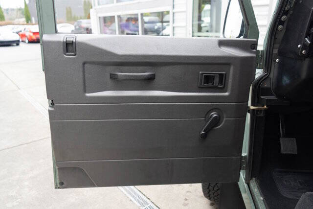 1990 Land Rover Defender 21