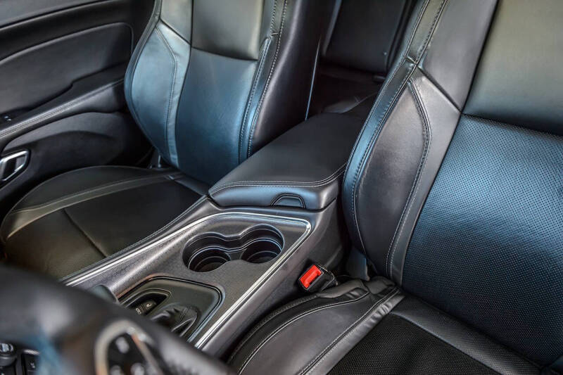 2015 Dodge Challenger SXT Plus