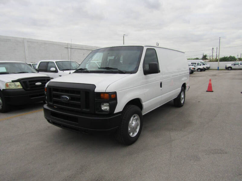 2008 Ford E-Series Econoline Van Commercial photo 2