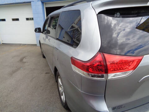 2011 Toyota Sienna LE 8-Passenger