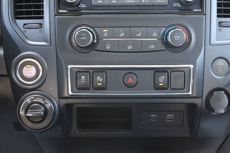 2024 Nissan Titan SV