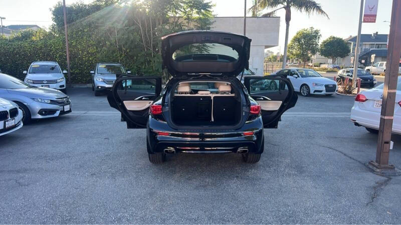 2017 Infiniti QX30 Sport