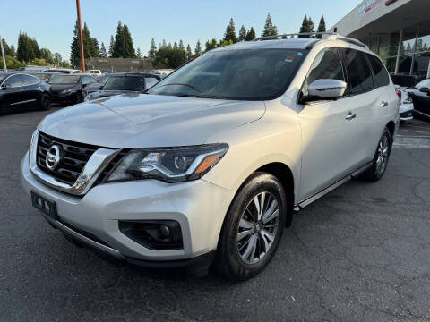 2017 Nissan Pathfinder SL