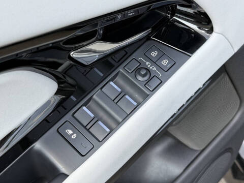 2025 Land Rover Range Rover Evoque P250 Dynamic SE