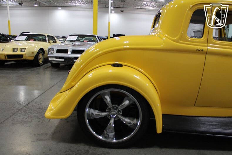 1933 Plymouth 5 Window