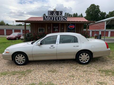 2004 Lincoln Town Car for sale at E&E Motors in Hattiesburg MS