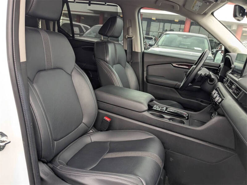 2024 Honda Pilot EX-L w/Rear Captain's Chairs