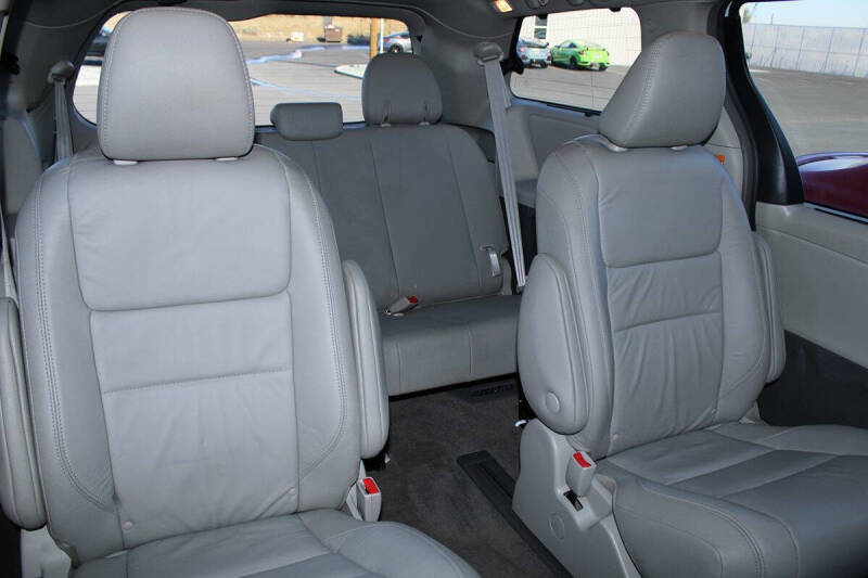 2018 Toyota Sienna XLE Premium 7-Passenger