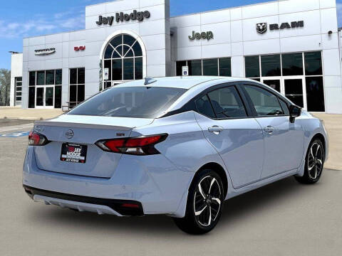 2025 Nissan Versa SR
