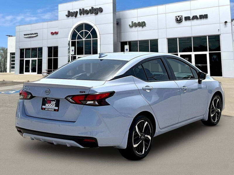 2025 Nissan Versa SR