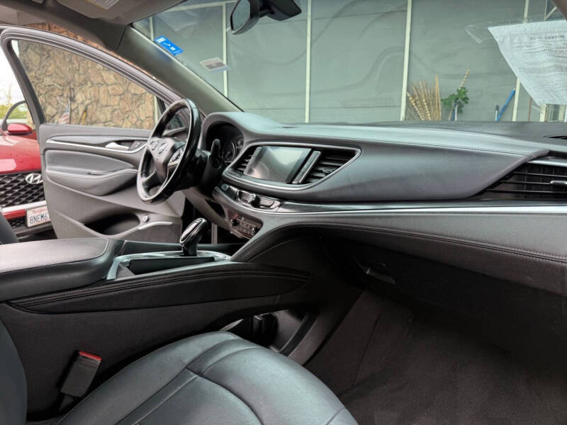 2020 Buick Enclave Essence