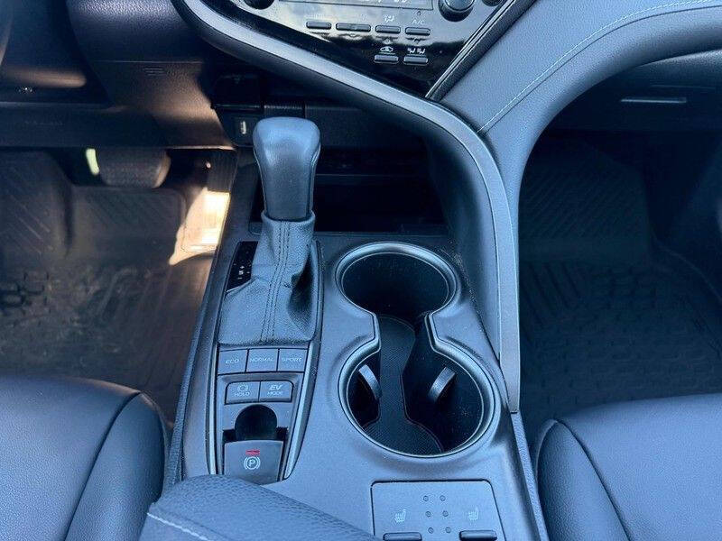 2022 Toyota Camry Hybrid XSE