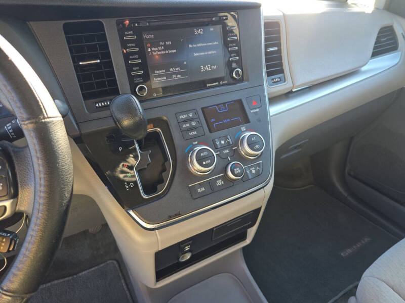 2018 Toyota Sienna LE 8-Passenger