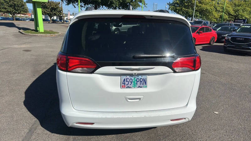 2021 Chrysler Voyager LXi
