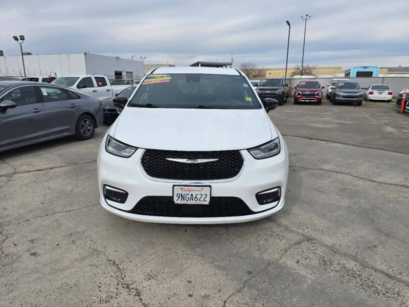2024 Chrysler Pacifica Touring