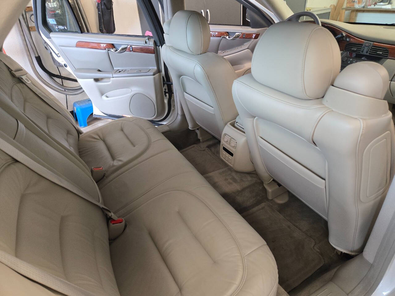 2002 Cadillac DeVille 6