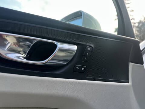 2019 Volvo XC60 T5 Momentum