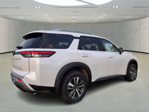 2024 Nissan Pathfinder SL