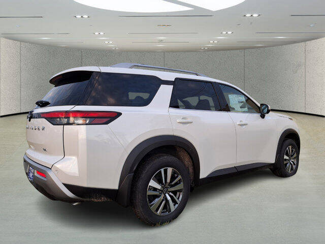 2024 Nissan Pathfinder SL