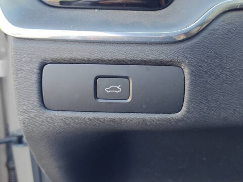 2025 Volvo XC60 B5 Core Dark Theme